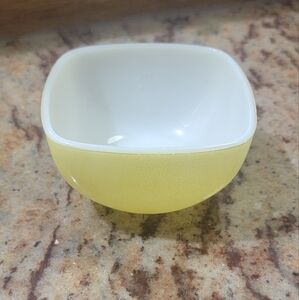 Vintage Pyrex Custard‎ Yellow Small Farmhouse Country Bowl